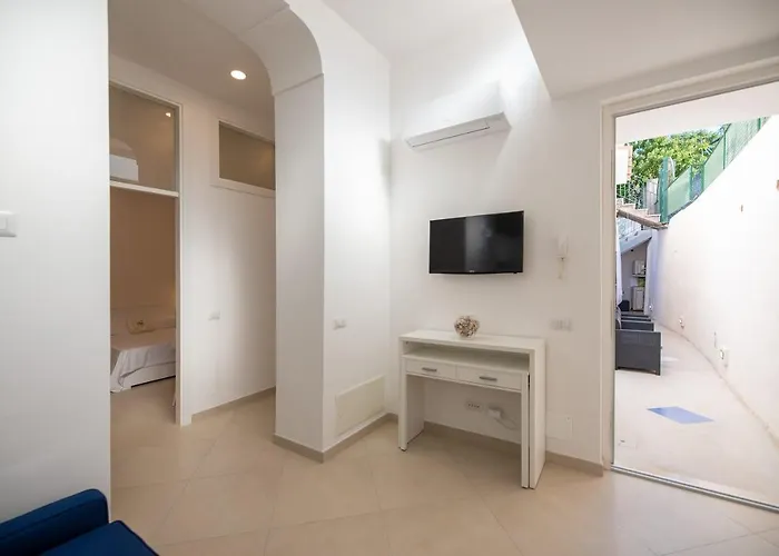 Marina Grande In كابري